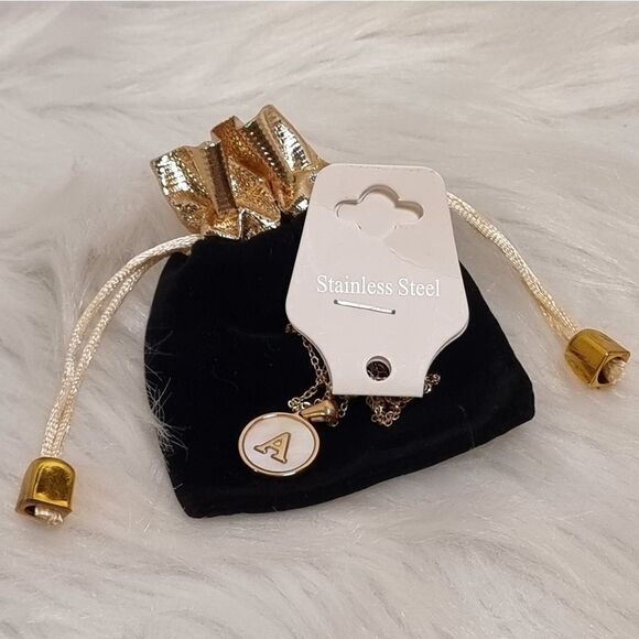 SHELL INITIAL PENDANT NECKLACE stainless steel gold plated A B C or D - Picture 2 of 14